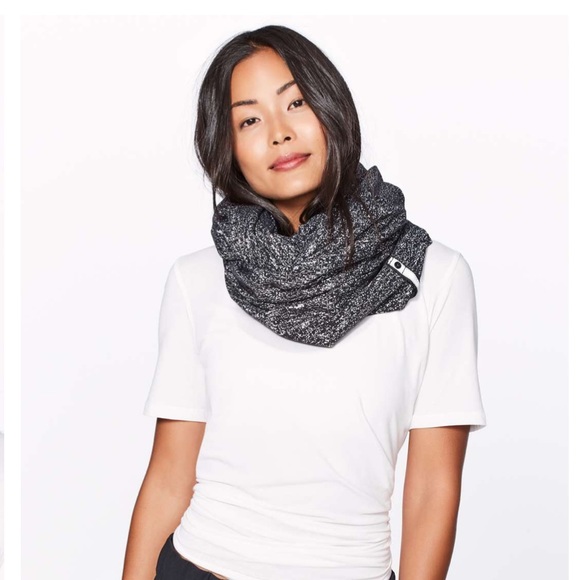 Lululemon Vinyasa Scarf Jacquard Black and White - Picture 3 of 3